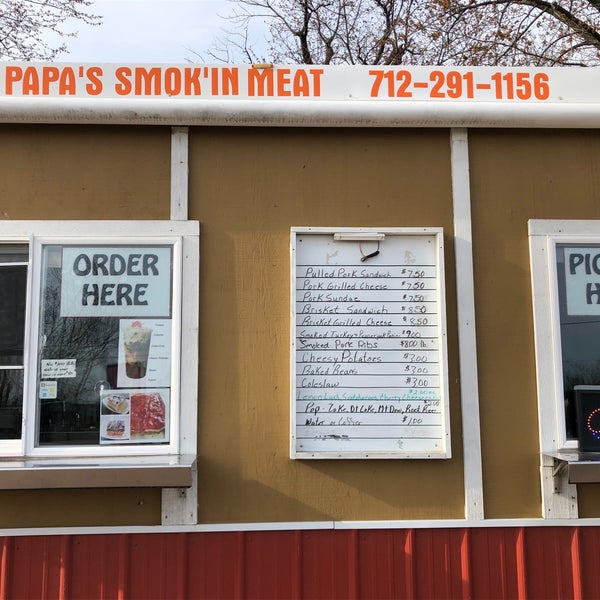 Vick's Corner Fuel Station in Spirit Lake