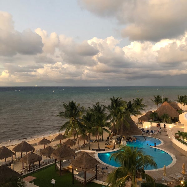 Photo taken at Melia Cozumel All Inclusive Golf &amp; Beach Resort by Denis P. on 11/10/2019