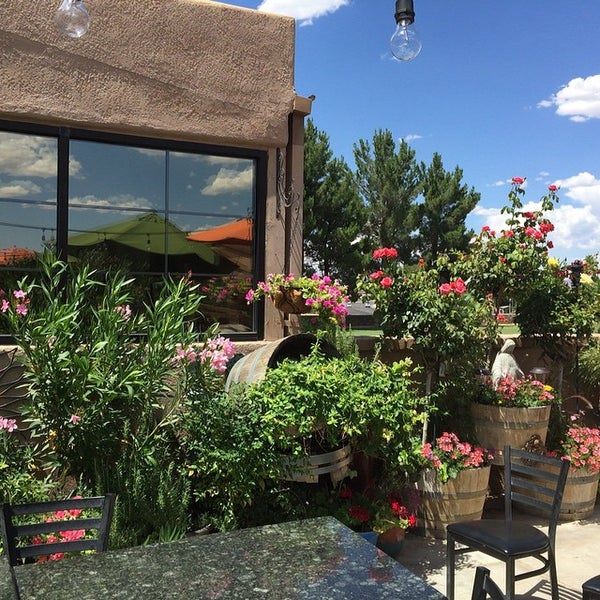 Photo taken at St Clair Winery &amp; Bistro by Suda F. on 6/13/2015