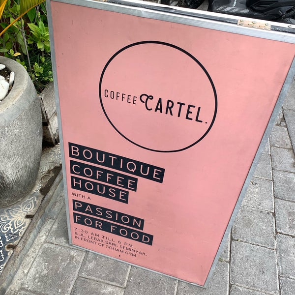 รูปภาพถ่ายที่ Coffee Cartel โดย Ven D. เมื่อ 5/30/2019