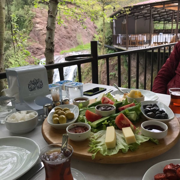 Foto diambil di Gölbaşı Restaurant oleh Gülcan Y. pada 4/8/2018