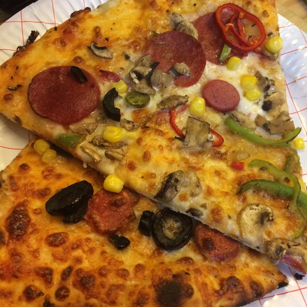 3/22/2016 tarihinde Gamze K.ziyaretçi tarafından Pizza2Go'de çekilen fotoğraf