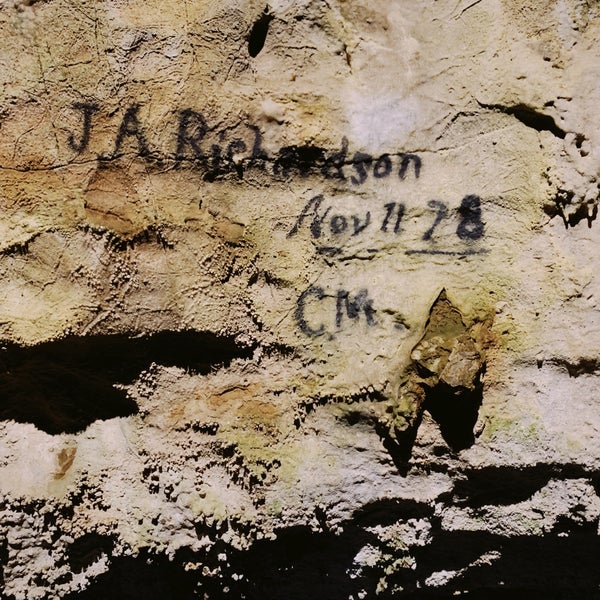 Foto diambil di Lake Shasta Caverns oleh Jin T. pada 7/5/2019