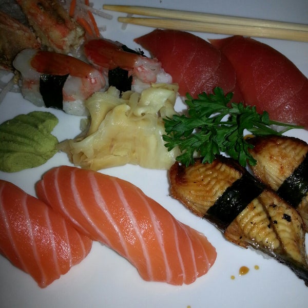 Foto scattata a Fuji Sushi da Jeff K. il 12/12/2014