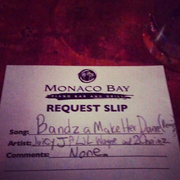 Photo prise au Monaco Bay Piano Bar &amp; Grill par Neil le11/3/2012
