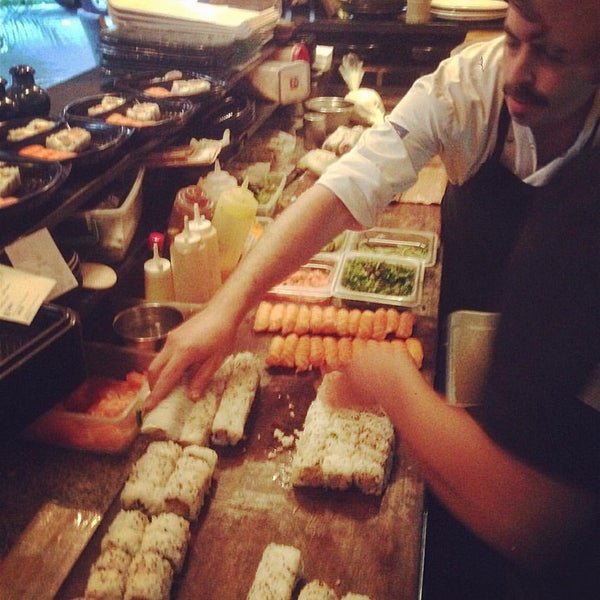 12/16/2015에 Roy A.님이 Asato Sushi &amp; Asian food에서 찍은 사진