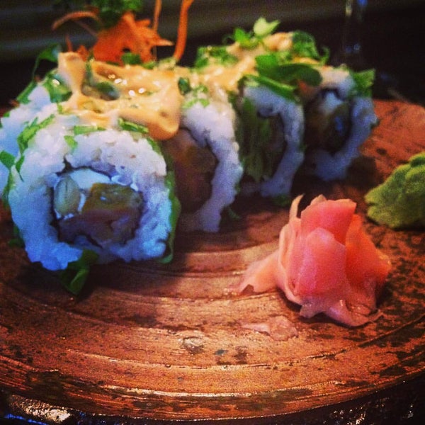 11/25/2015 tarihinde Roy A.ziyaretçi tarafından Asato Sushi &amp; Asian food'de çekilen fotoğraf