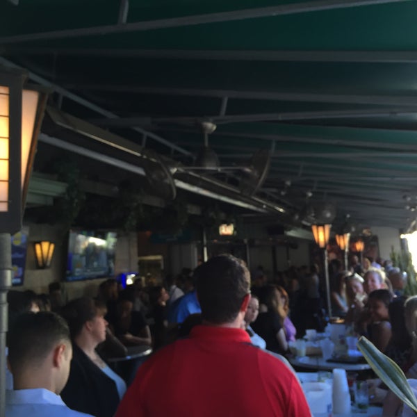 6/21/2016 tarihinde Owen H.ziyaretçi tarafından Plymouth Restaurant &amp; Rooftop Bar'de çekilen fotoğraf
