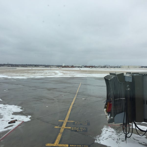 Photo taken at Sioux Falls Regional Airport (FSD) by Owen H. on 3/11/2017