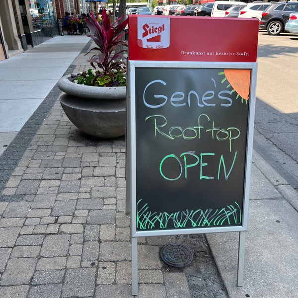 รูปภาพถ่ายที่ Gene’s Sausage Shop โดย Owen H. เมื่อ 6/2/2023