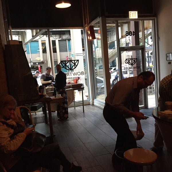 6/17/2015 tarihinde Owen H.ziyaretçi tarafından Bow Truss Coffee'de çekilen fotoğraf