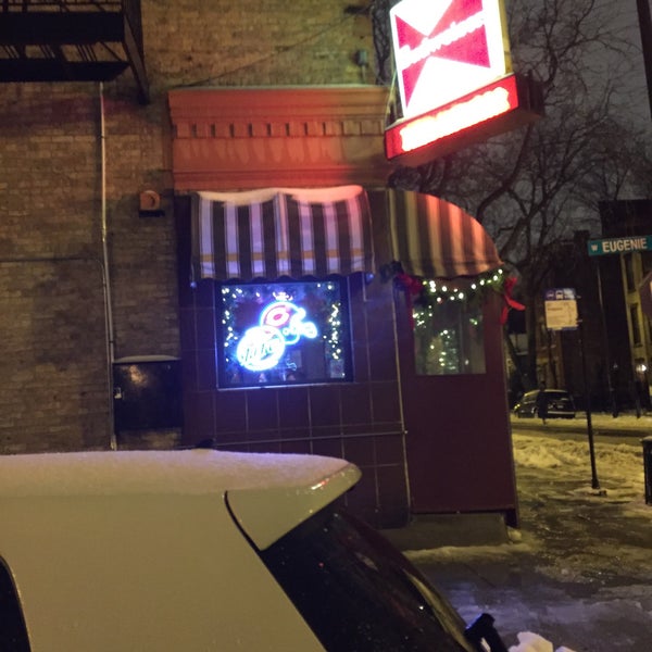 Foto tirada no(a) Twin Anchors Restaurant &amp; Tavern por Owen H. em 12/28/2015