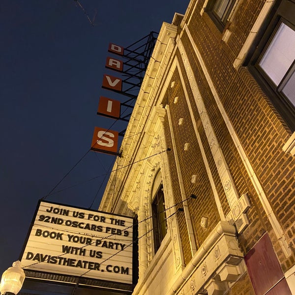 Foto tirada no(a) Davis Theater por Owen H. em 1/24/2020