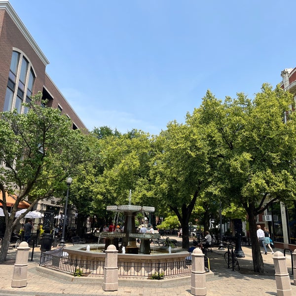 Photos at Lincoln Square (Giddings Plaza) Ravenswood 28 tips from