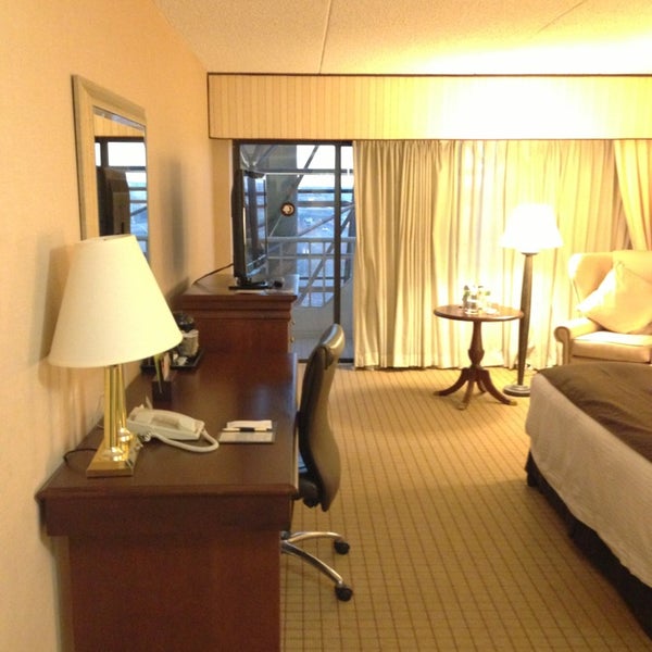 Photo taken at DoubleTree by Hilton Hotel Newark Airport by Jamison N. on 3/20/2013