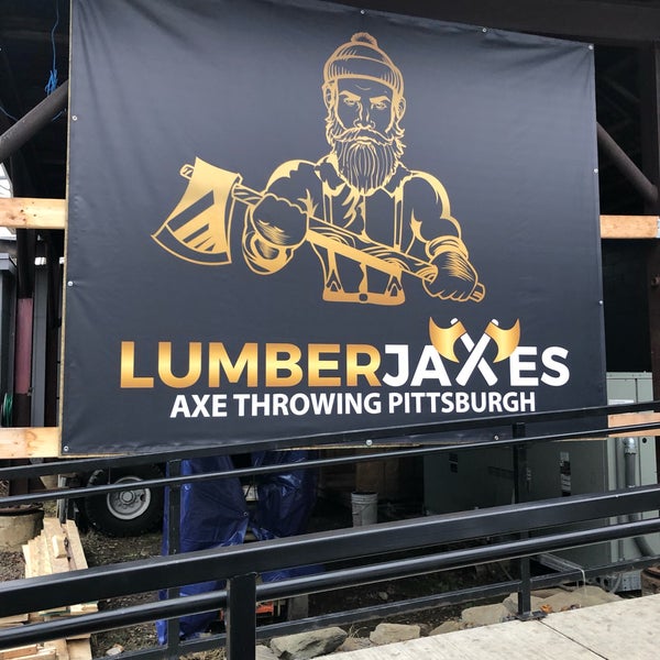 Foto tirada no(a) Lumberjaxes Axe Throwing Pittsburgh por Eric R. em 11/29/2018
