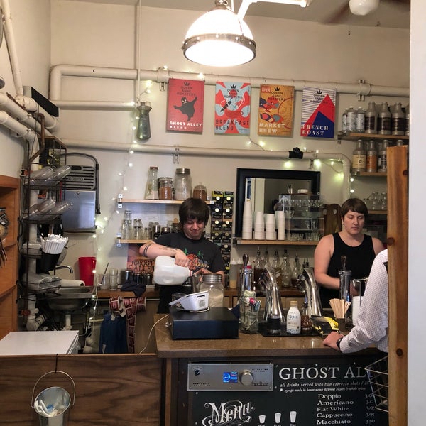 Foto tirada no(a) Ghost Alley Espresso por Sandy A. em 7/13/2018