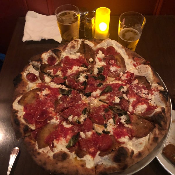 Tried both Clinton and Grimaldi’s favorite pizzas with Peroni Nastro; so delicious… ıf you want a good pizza, come and try it w/out wasting time;) bon appetite🤗