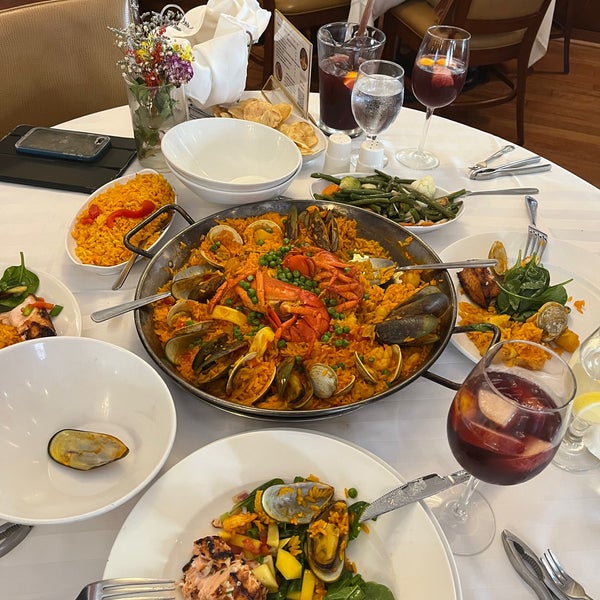 There is nothing to say.. you should come here and the taste all spanish food. Tried salmon fornos and paellas with a beautiful sangria..enjoy your meal😉