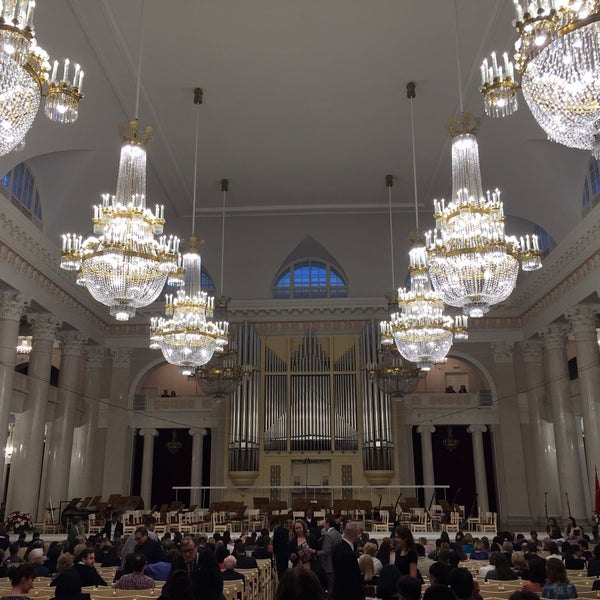 Foto tirada no(a) Grand Hall of St Petersburg Philharmonia por Olga A. em 9/3/2015