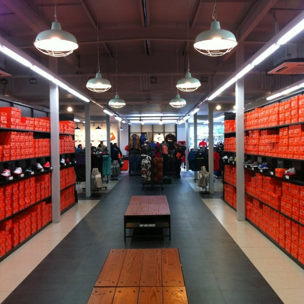 Corte de pelo comprender Norteamérica Nike Factory Store - Av. Irarrázaval 2801
