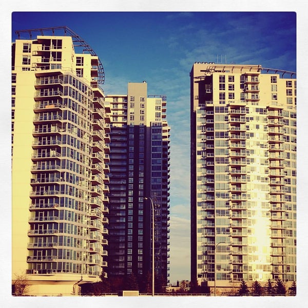 Westbrook Mall Rosscarrock Bow Tr. SW