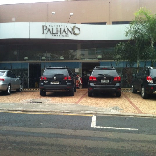 รูปภาพถ่ายที่ Panetteria Palhano โดย Júlio G. เมื่อ 10/12/2012