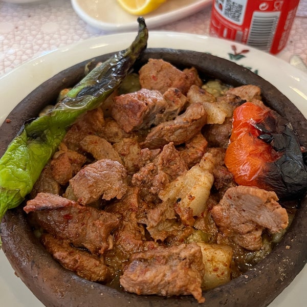 Das Foto wurde bei Çamlıca Restaurant Malatya Mutfağı von Yavuz am 6/28/2022 aufgenommen