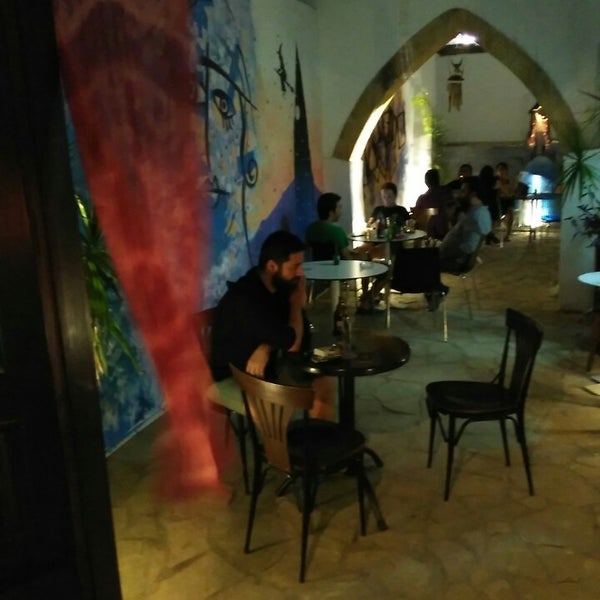 รูปภาพถ่ายที่ Atölye Cadı Kazanı Cafe โดย Atesh K. เมื่อ 7/12/2016