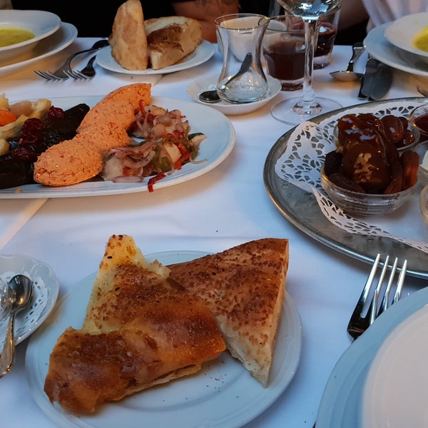 Foto diambil di Asitane Restaurant oleh Ayşegül pada 6/8/2018