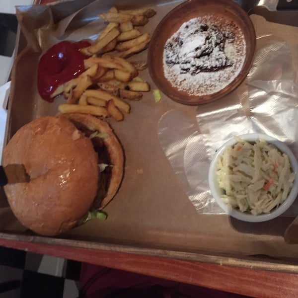 Foto tomada en Brooklyn Burgers&amp;Steaks  por Alfredo H el 3/31/2015