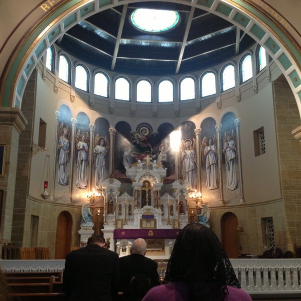 Foto diambil di Holy Rosary Catholic Church oleh Tom K. pada 2/24/2013