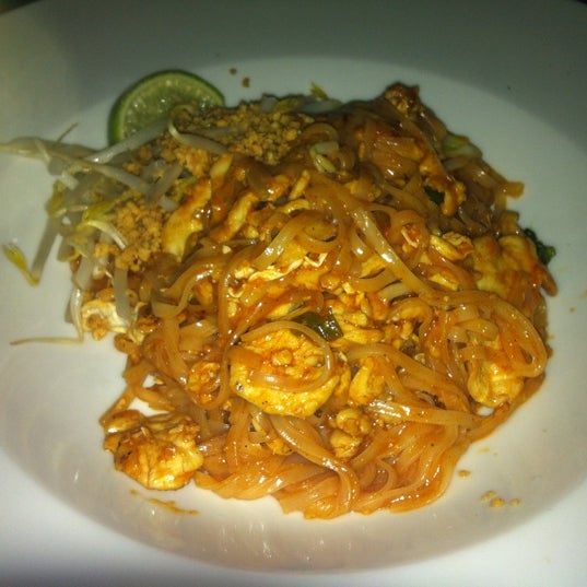 1/6/2013 tarihinde Stephanie H.ziyaretçi tarafından 3E Taste of Thai'de çekilen fotoğraf
