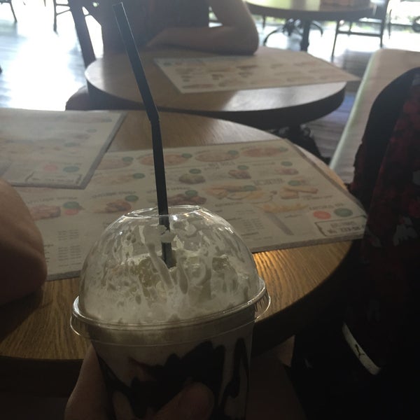 Photo taken at Grill&amp;Сoffee Burgershop by Елизавета . on 5/30/2015