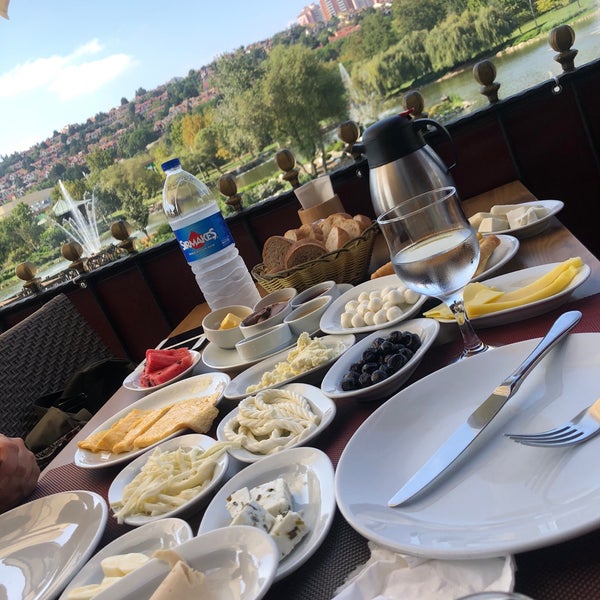 Photo taken at Göl Et Restaurant by Asell Y. on 8/31/2018