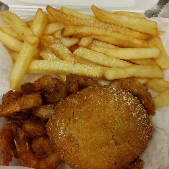 Hook Fish and Chicken Seafood Restaurant in Deerfield Beach