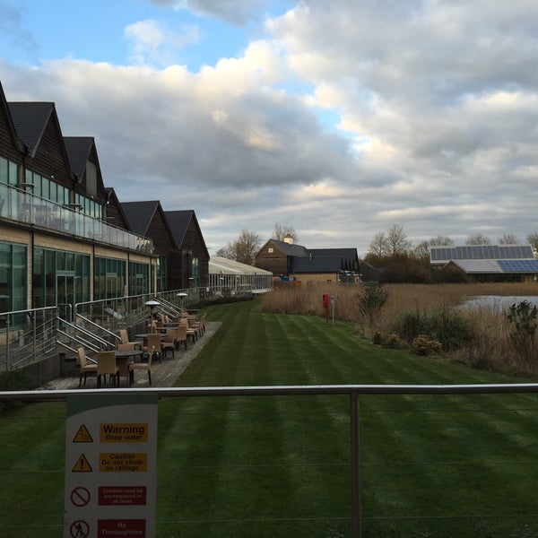 Foto tomada en De Vere Cotswold Water Park  por Mark L. el 2/28/2016