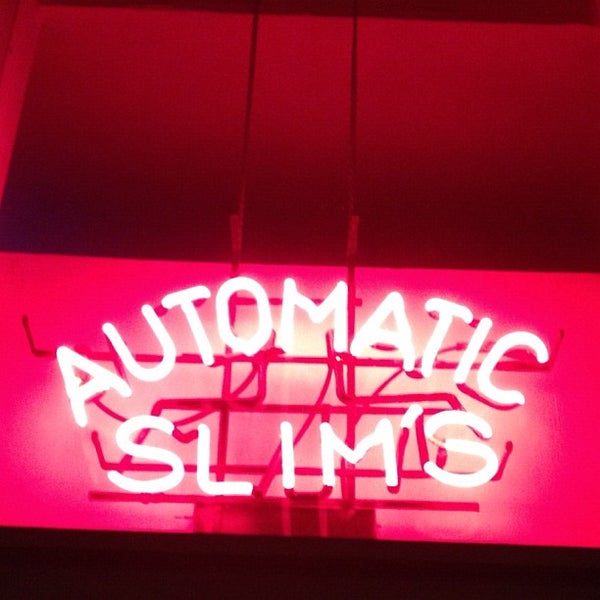 รูปภาพถ่ายที่ Automatic Slims โดย Josh L. เมื่อ 10/14/2012