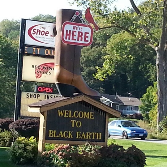 shoe store in black earth wi