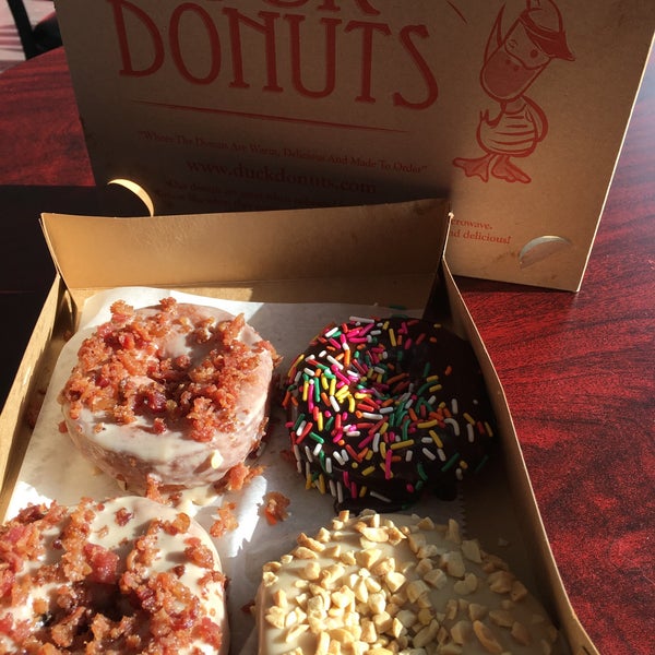1/16/2016にChris C.がDuck Donutsで撮った写真