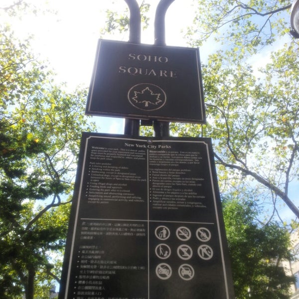 9/6/2013にAlberto V.がSoHo Square Parkで撮った写真