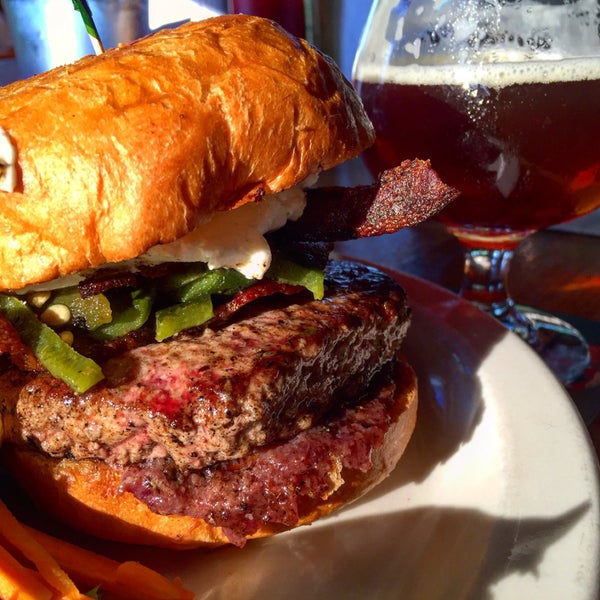 Always great beer on tap and delicious burgers! Give the Date Night burger and Southern Sky Ale a try. 😄
