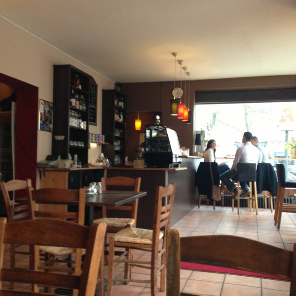 รูปภาพถ่ายที่ &quot;Vis à Vis&quot; Cafè Bar Lounge โดย Lisa L. เมื่อ 2/22/2013