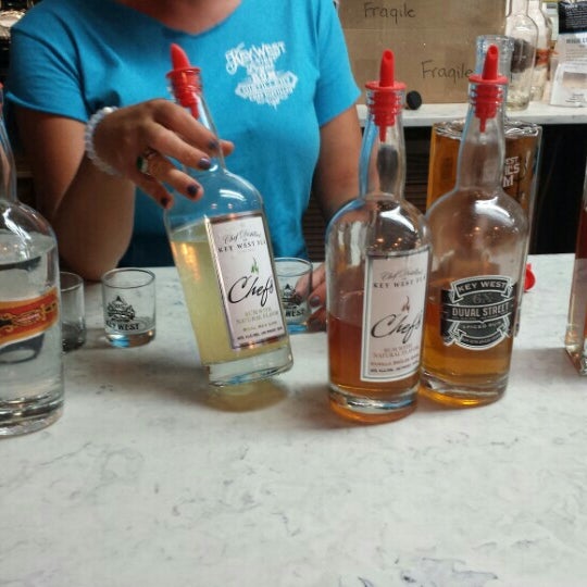 Foto tomada en Key West First Legal Rum Distillery  por jenni k. el 7/31/2015