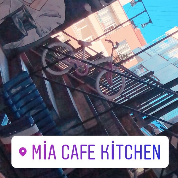Foto tomada en Mia Cafe &amp; Kitchen  por Rozerinn N. el 4/4/2018