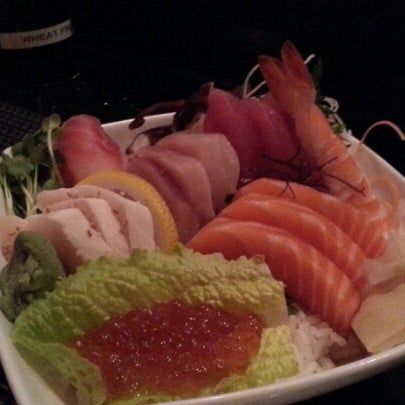 Снимок сделан в East Moon Asian Bistro &amp; Sushi пользователем Jose S. 1/24/2013