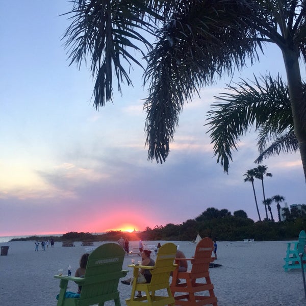 Снимок сделан в Postcard Inn on the Beach пользователем Jenna B. 4/25/2019