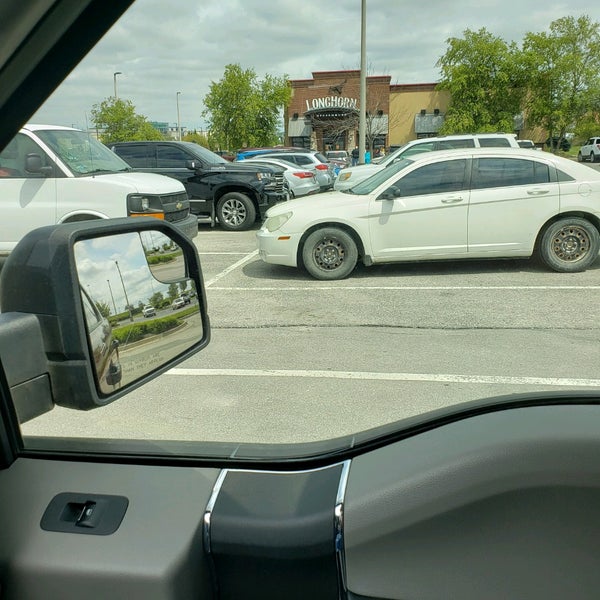 LongHorn Steakhouse Village West Kansas City, KS