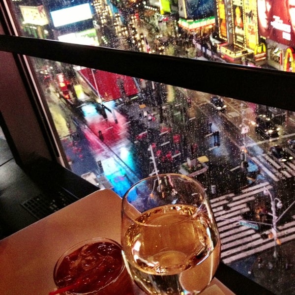 Foto tomada en Broadway Lounge &amp; Terrace  por Roger M. el 1/15/2013