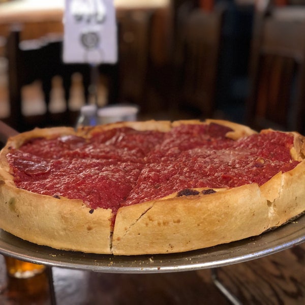 Снимок сделан в Lefty&#39;s Chicago Pizzeria пользователем Roger M. 3/26/2018